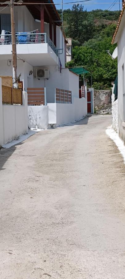 Eftychia'S House In The Beautiful Village Vryses. Βρύσες Εξωτερικό φωτογραφία